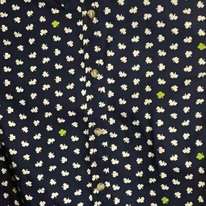 G.H. Bass & Co. Shamrock Button down top. SZ M